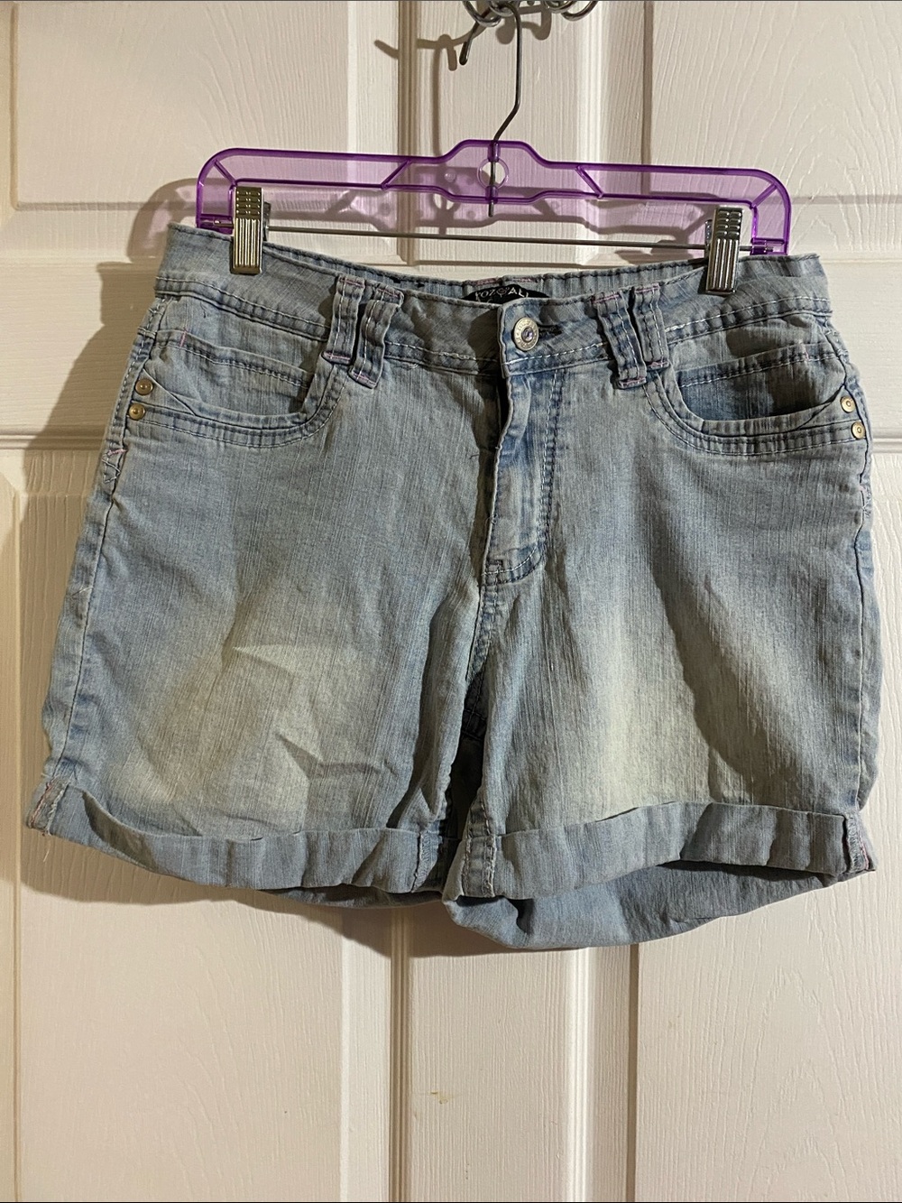 Roz & Ali Light Wash Rolled Hem Denim Shorts